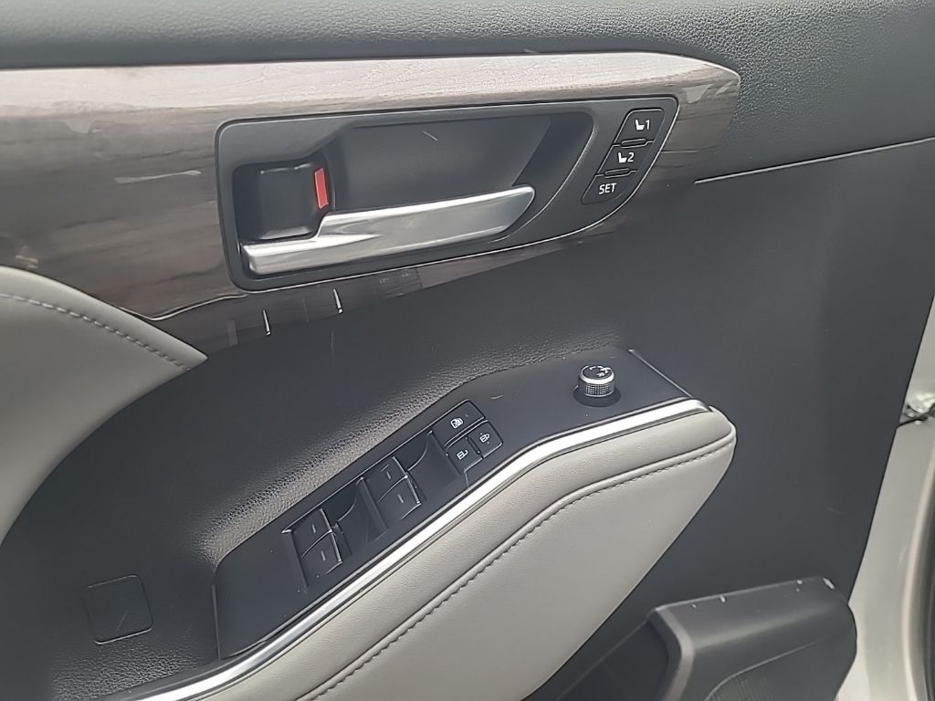 used 2021 Toyota Highlander car, priced at $41,209