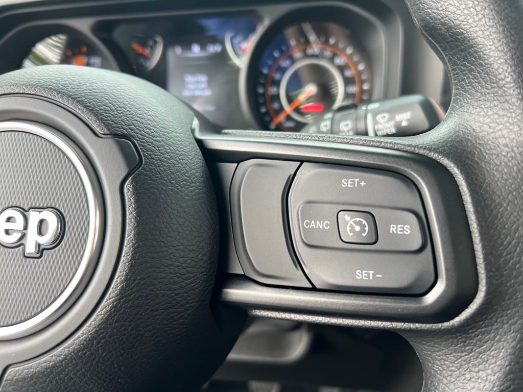 new 2025 Jeep Wrangler car, priced at $31,990