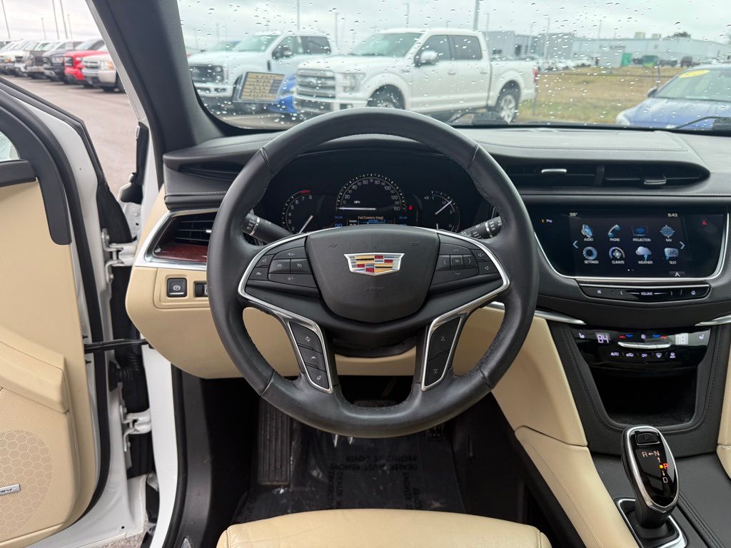 used 2018 Cadillac XT5 car, priced at $15,777