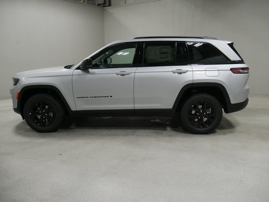 new 2024 Jeep Grand Cherokee car, priced at $42,030