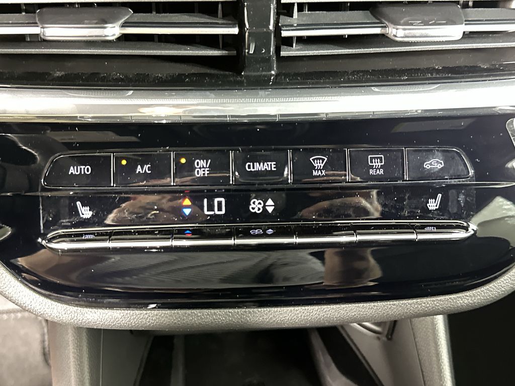 new 2025 Buick Envista car, priced at $31,085