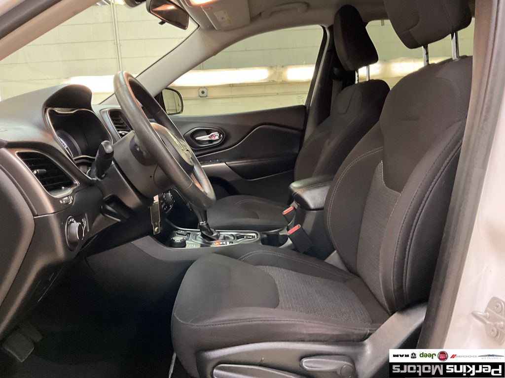 used 2020 Jeep Cherokee car, priced at $16,783