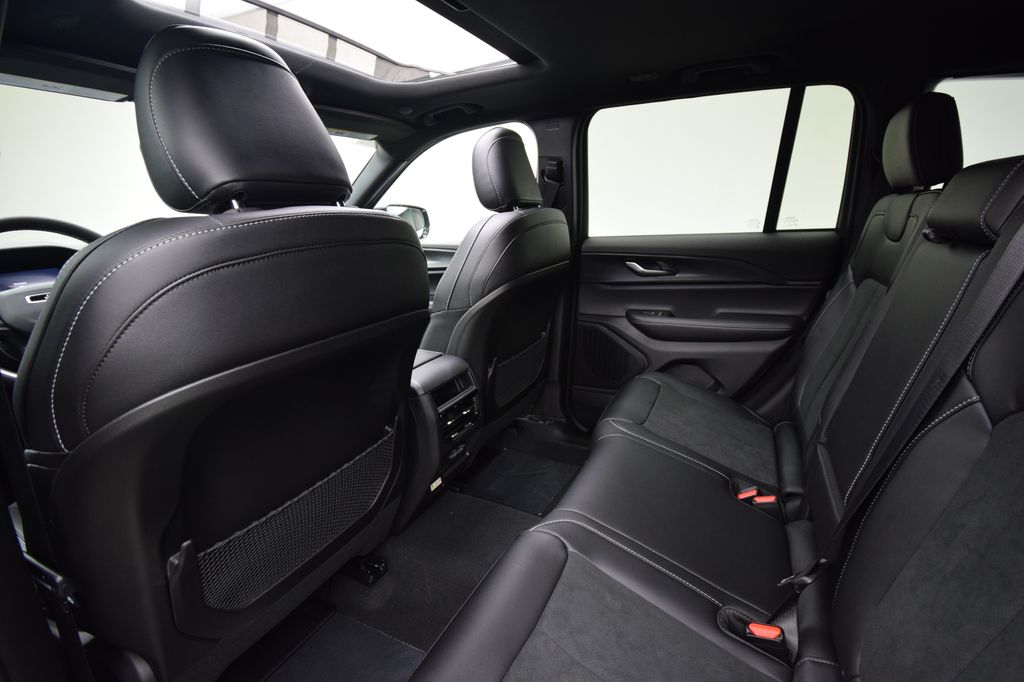 new 2025 Jeep Grand Cherokee car, priced at $44,347