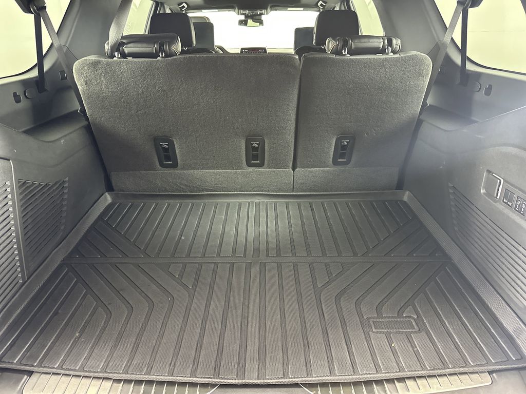 used 2024 GMC Yukon XL car, priced at $71,103