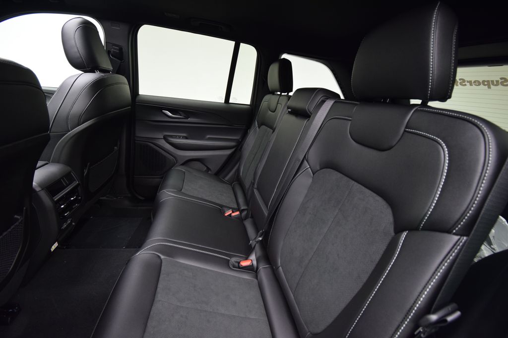 new 2025 Jeep Grand Cherokee car, priced at $44,347