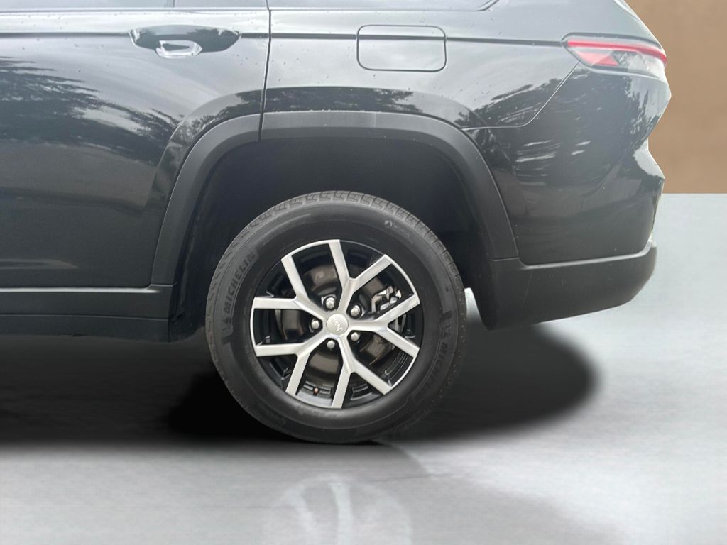 used 2024 Jeep Grand Cherokee L car, priced at $37,200