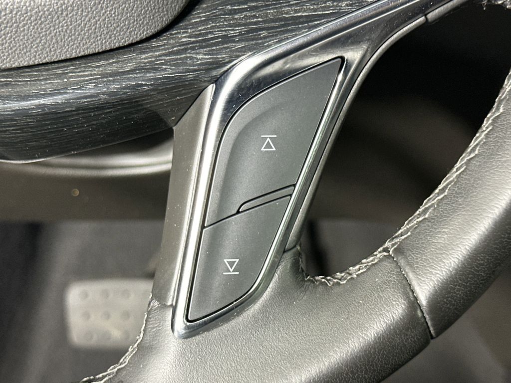 used 2021 Cadillac XT5 car, priced at $31,547