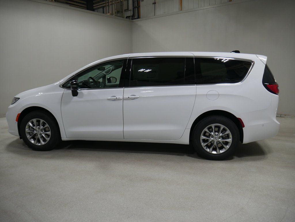 new 2024 Chrysler Pacifica car, priced at $40,345