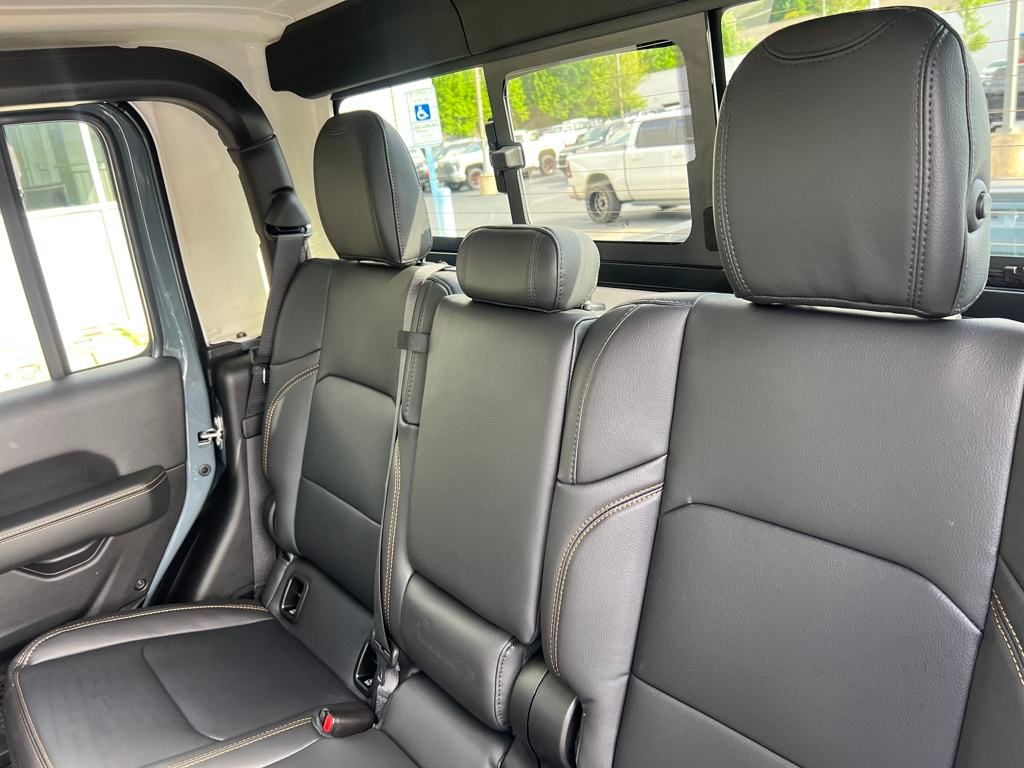 new 2025 Jeep Gladiator car, priced at $46,990