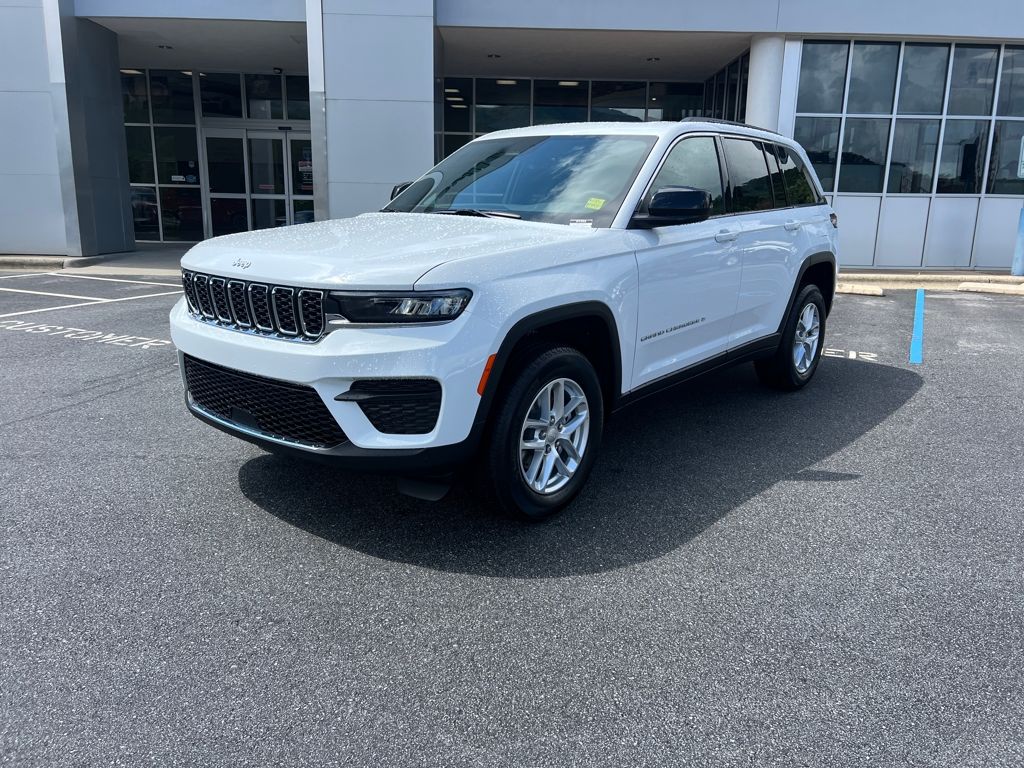 new 2025 Jeep Grand Cherokee car, priced at $38,900