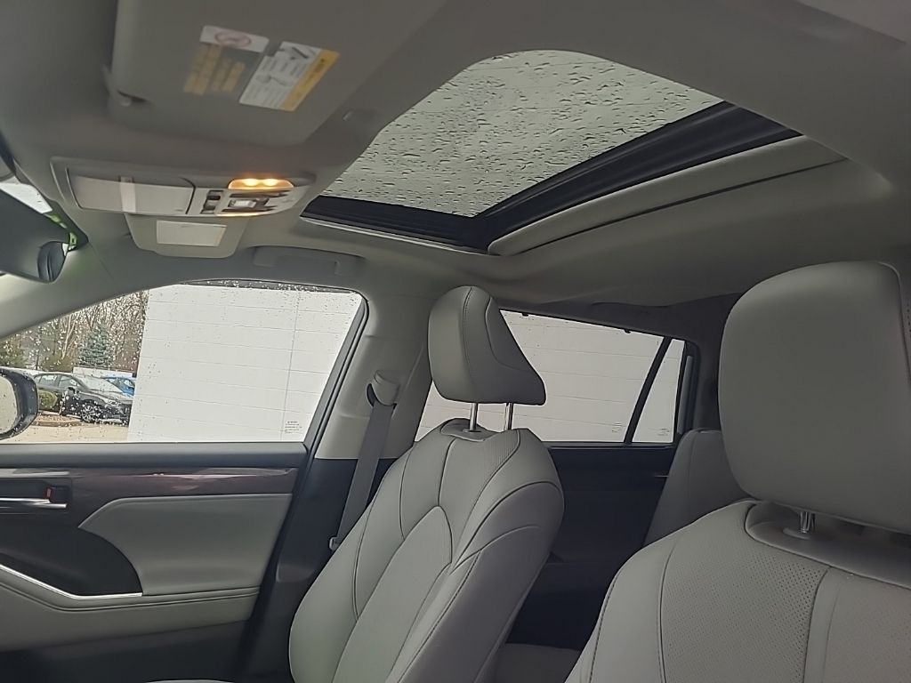 used 2021 Toyota Highlander car, priced at $41,209