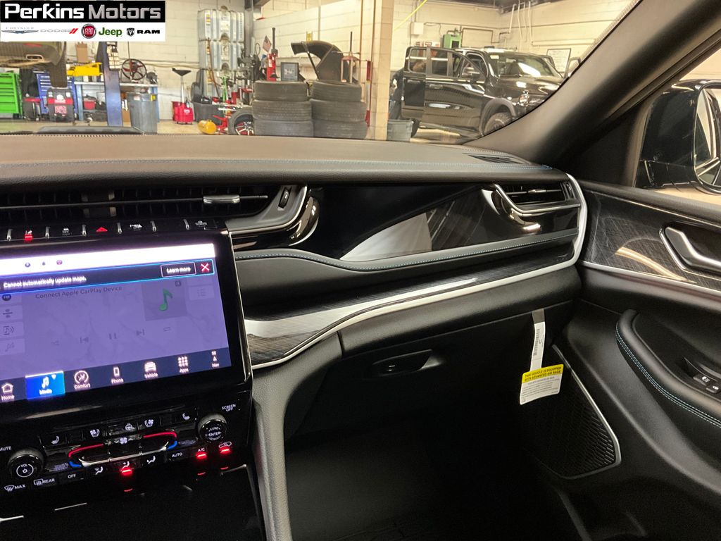 new 2025 Jeep Grand Cherokee car, priced at $65,815