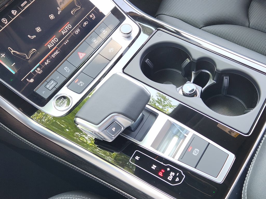 new 2025 Audi Q7 car, priced at $77,840