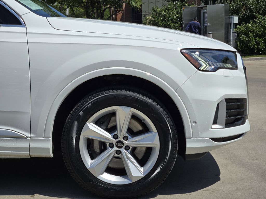 used 2023 Audi Q7 car, priced at $39,215