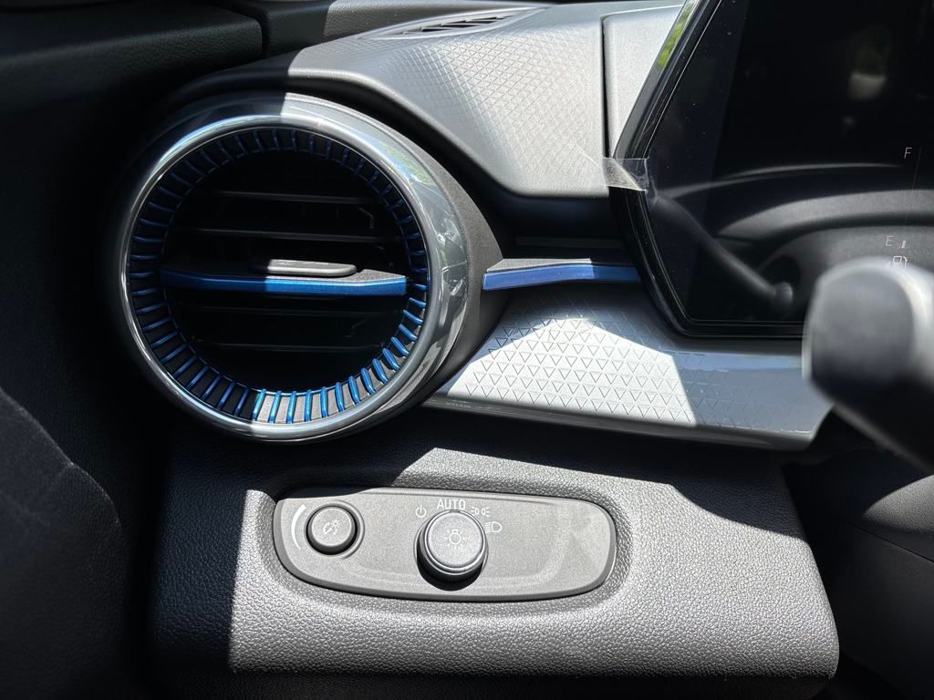 new 2025 Chevrolet Trax car, priced at $24,095