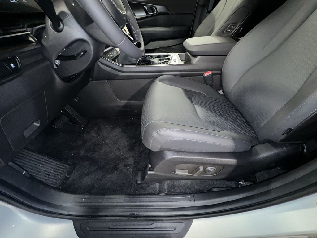 new 2025 Kia Carnival car, priced at $47,055