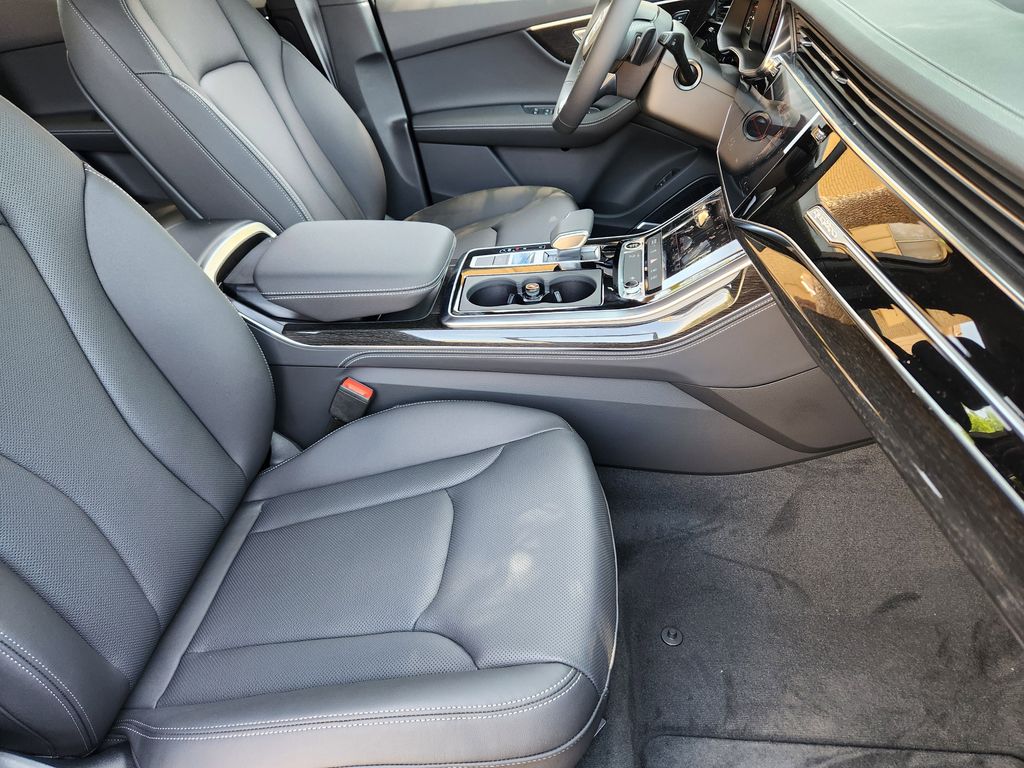 new 2025 Audi Q7 car, priced at $77,750