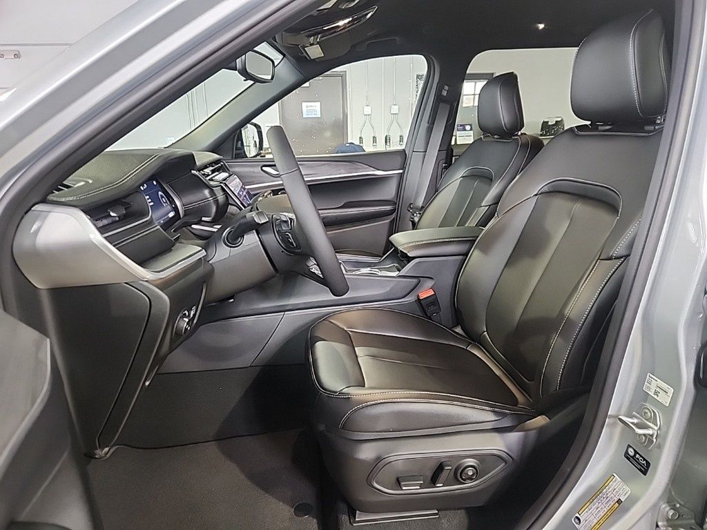 new 2024 Jeep Grand Cherokee L car, priced at $53,805