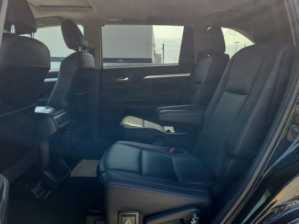 used 2019 Toyota Highlander car, priced at $29,986