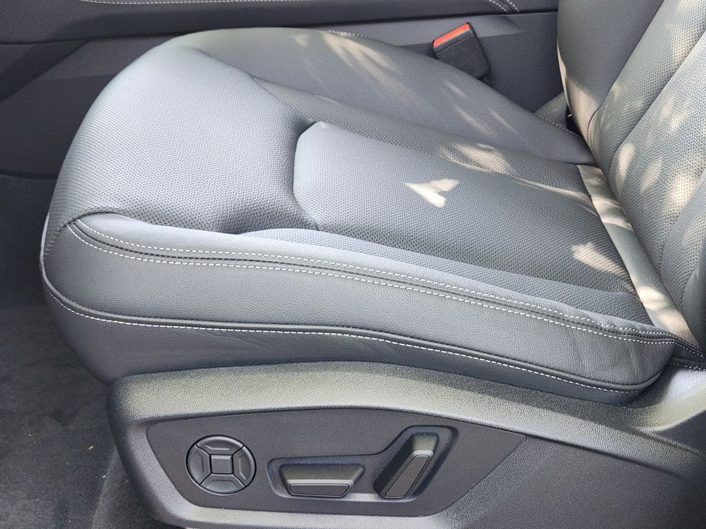 new 2025 Audi Q7 car, priced at $77,840