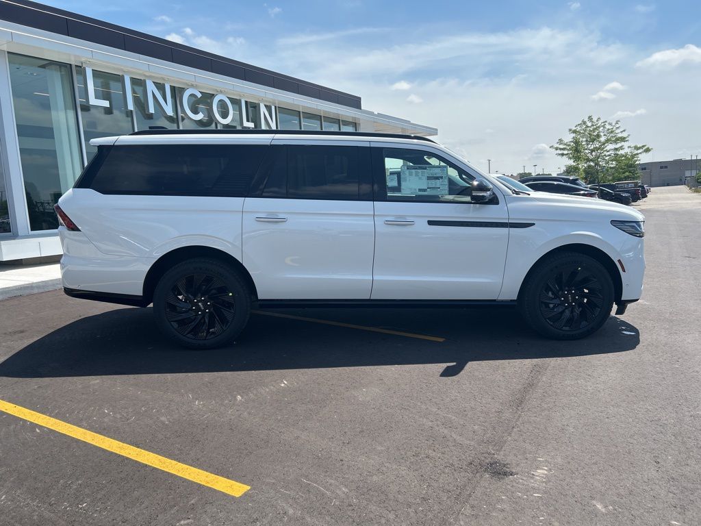 new 2025 Lincoln Navigator car, priced at $110,535