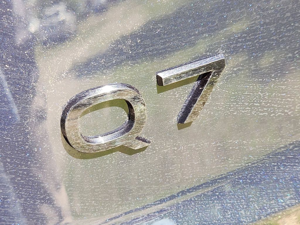 new 2025 Audi Q7 car, priced at $77,840