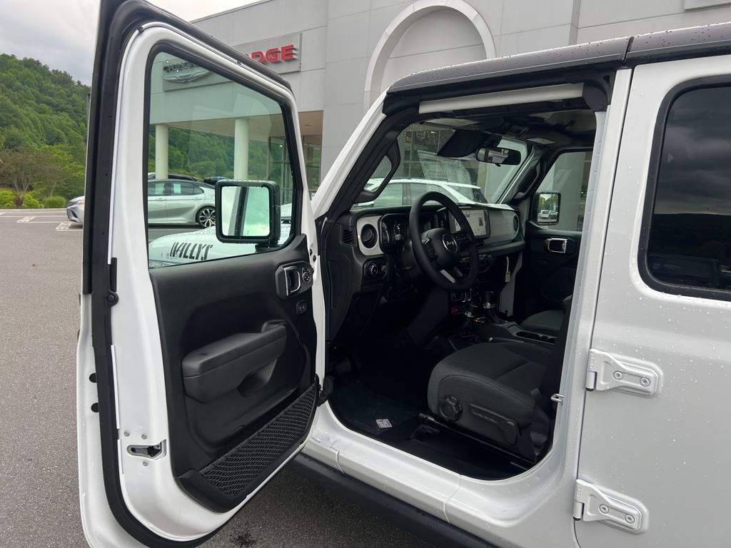 new 2025 Jeep Wrangler car, priced at $45,868