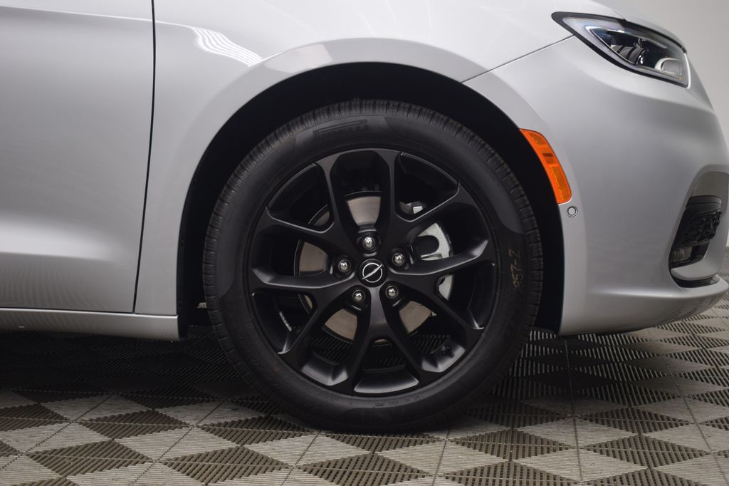 new 2026 Chrysler Pacifica car, priced at $49,359