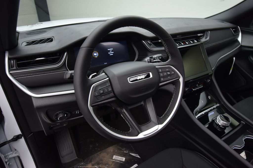 new 2025 Jeep Grand Cherokee L car, priced at $44,415