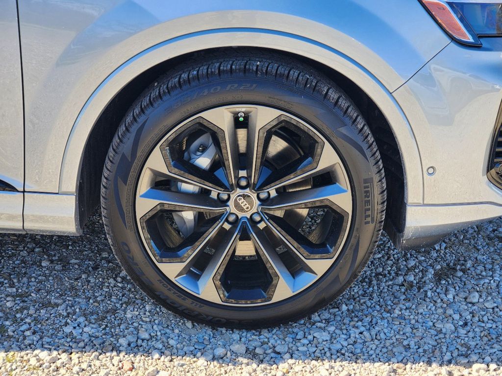 new 2025 Audi Q7 car, priced at $92,350
