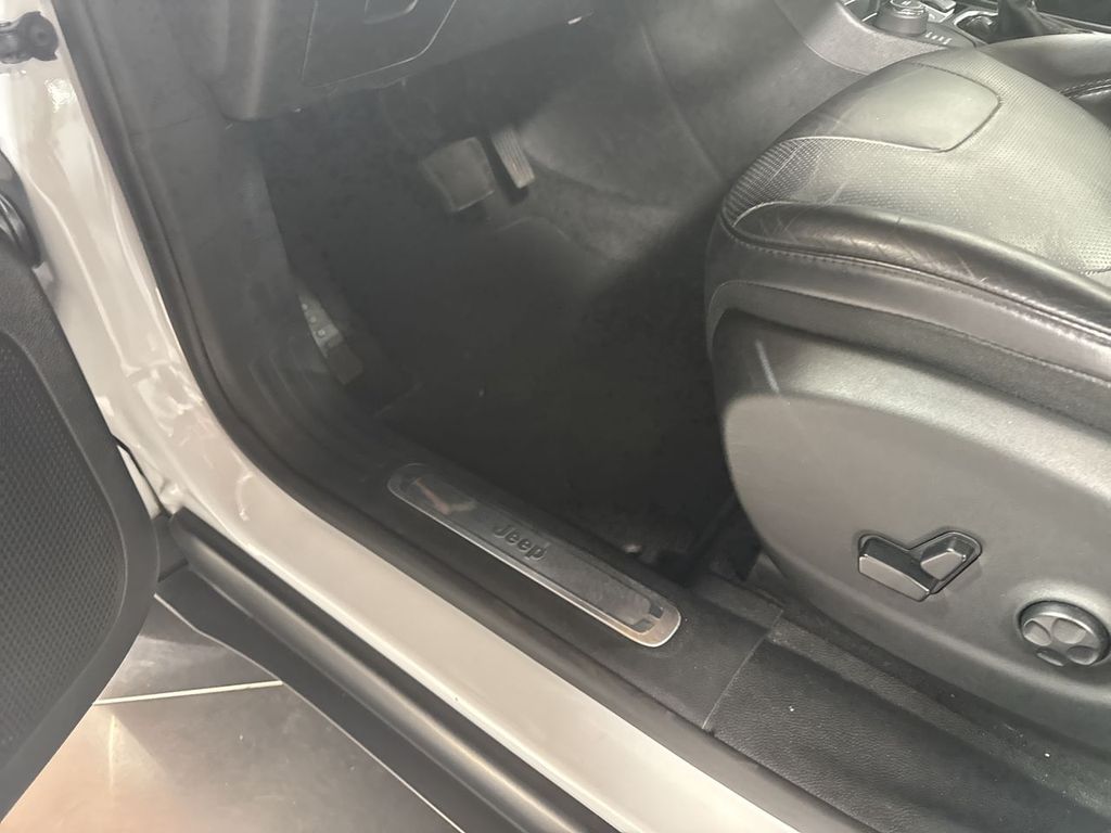used 2019 Jeep Cherokee car, priced at $16,283