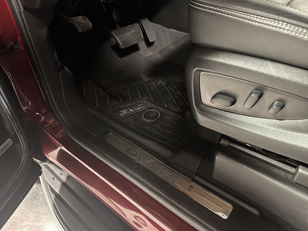 used 2020 GMC Yukon XL car, priced at $41,991