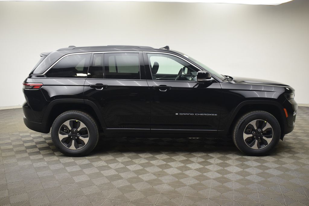 new 2025 Jeep Grand Cherokee car, priced at $52,304