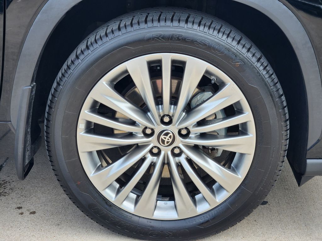 used 2022 Toyota Highlander car, priced at $39,792