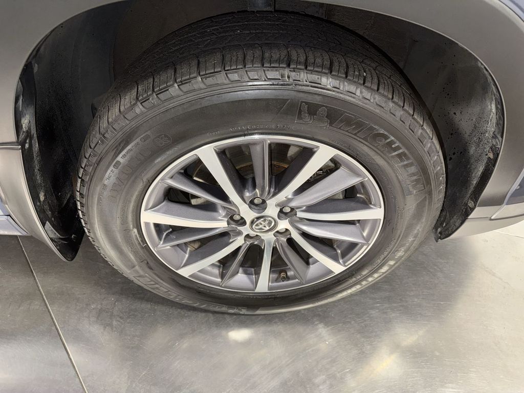 used 2018 Toyota Highlander car, priced at $23,700