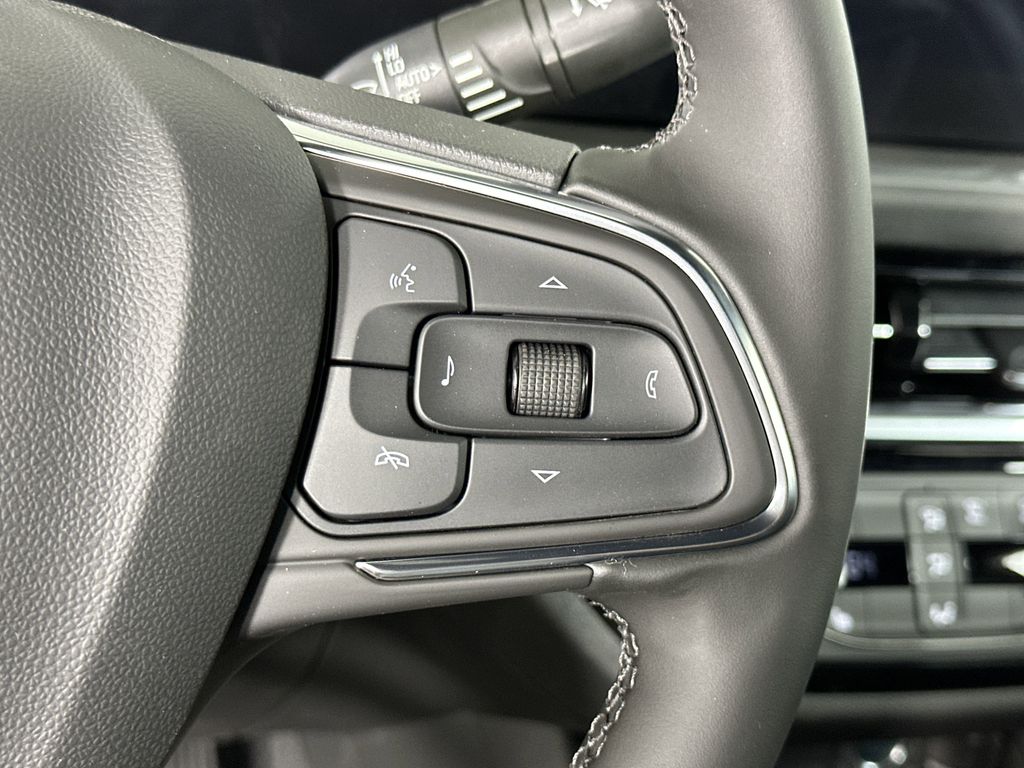 new 2025 Buick Envista car, priced at $29,570