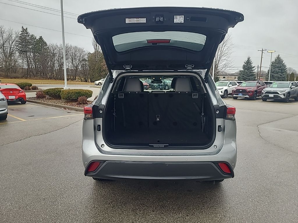 used 2021 Toyota Highlander car, priced at $41,209