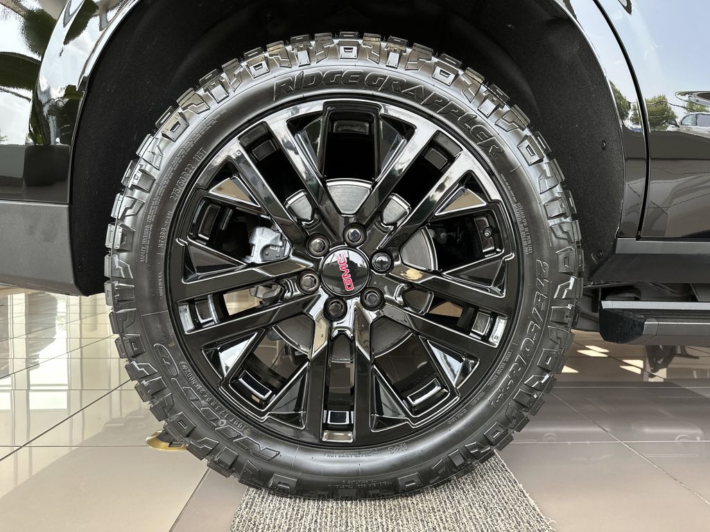 new 2025 GMC Yukon car, priced at $100,589