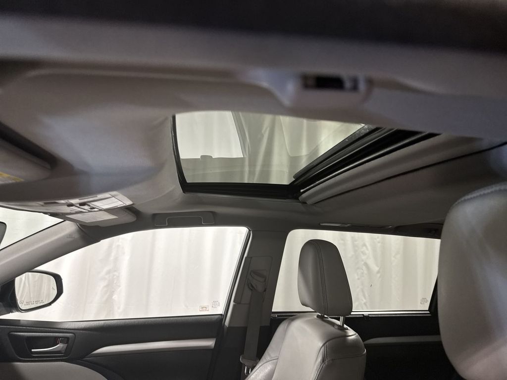 used 2018 Toyota Highlander car, priced at $23,700