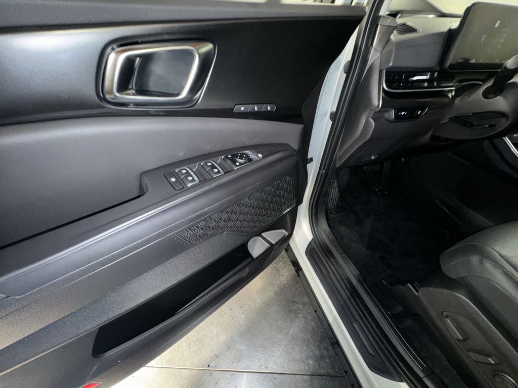 new 2025 Kia Carnival car, priced at $47,055