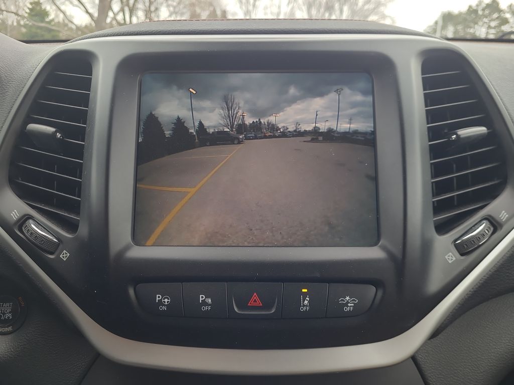 used 2015 Jeep Cherokee car, priced at $13,618