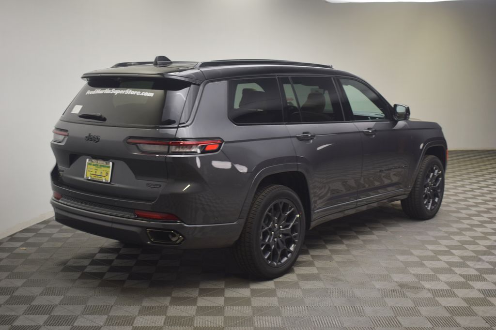new 2025 Jeep Grand Cherokee L car, priced at $70,107