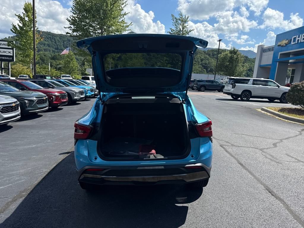 new 2025 Chevrolet Trax car, priced at $27,085