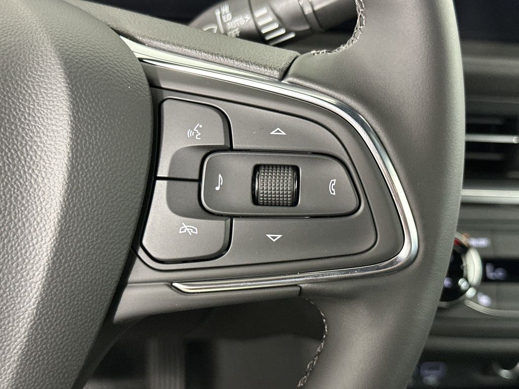 new 2025 Buick Envista car, priced at $27,375