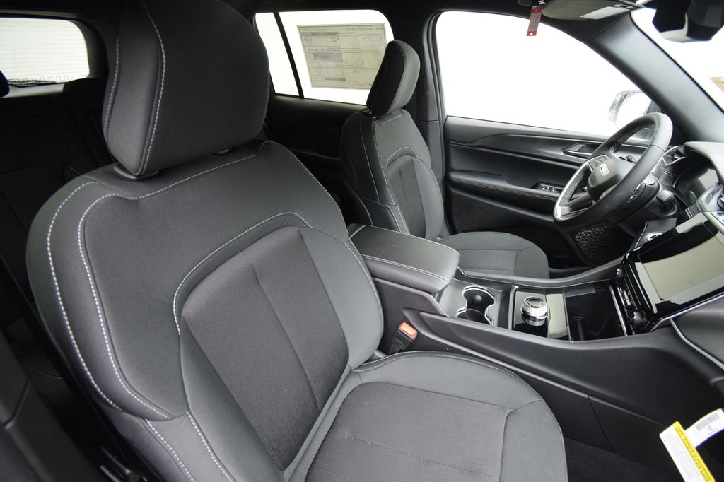 new 2025 Jeep Grand Cherokee car, priced at $35,165