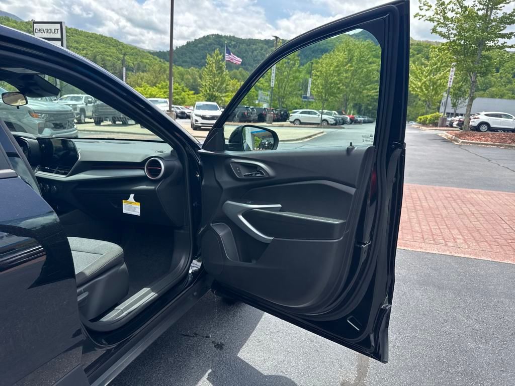 new 2025 Chevrolet Trax car, priced at $24,485