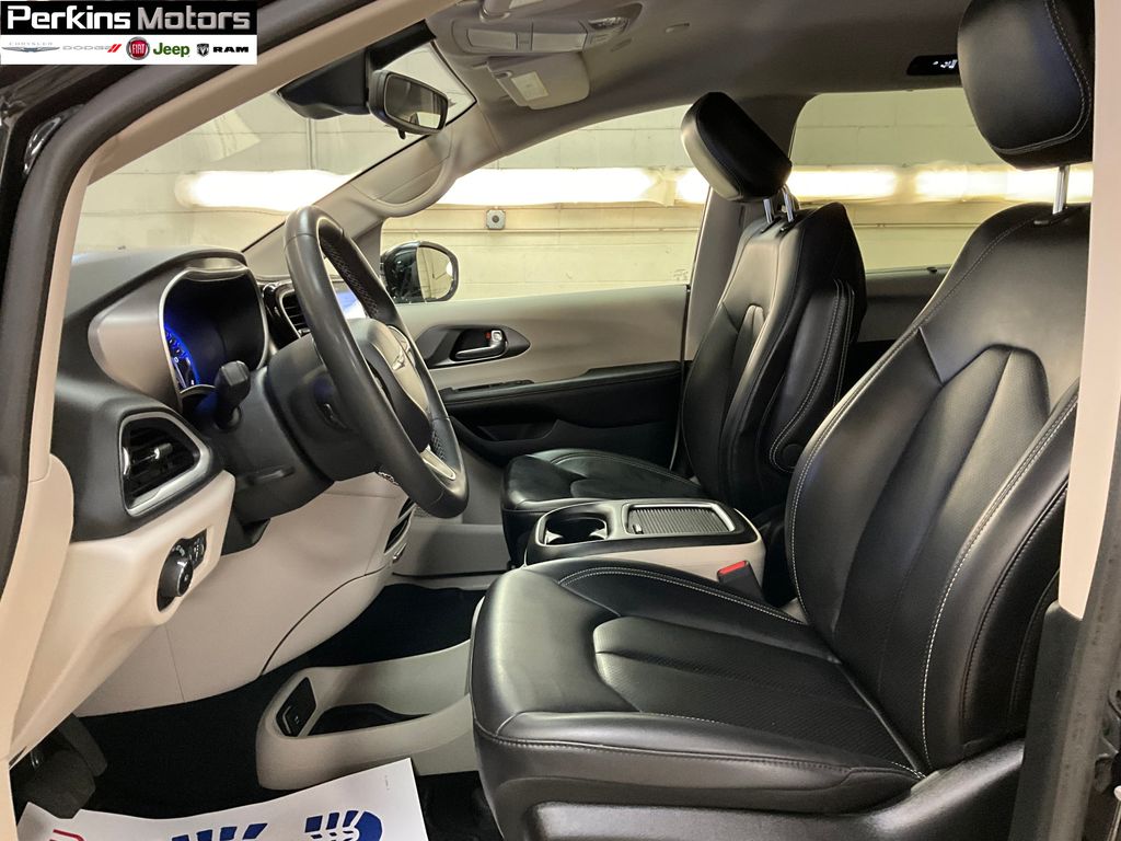 used 2024 Chrysler Pacifica car, priced at $33,343