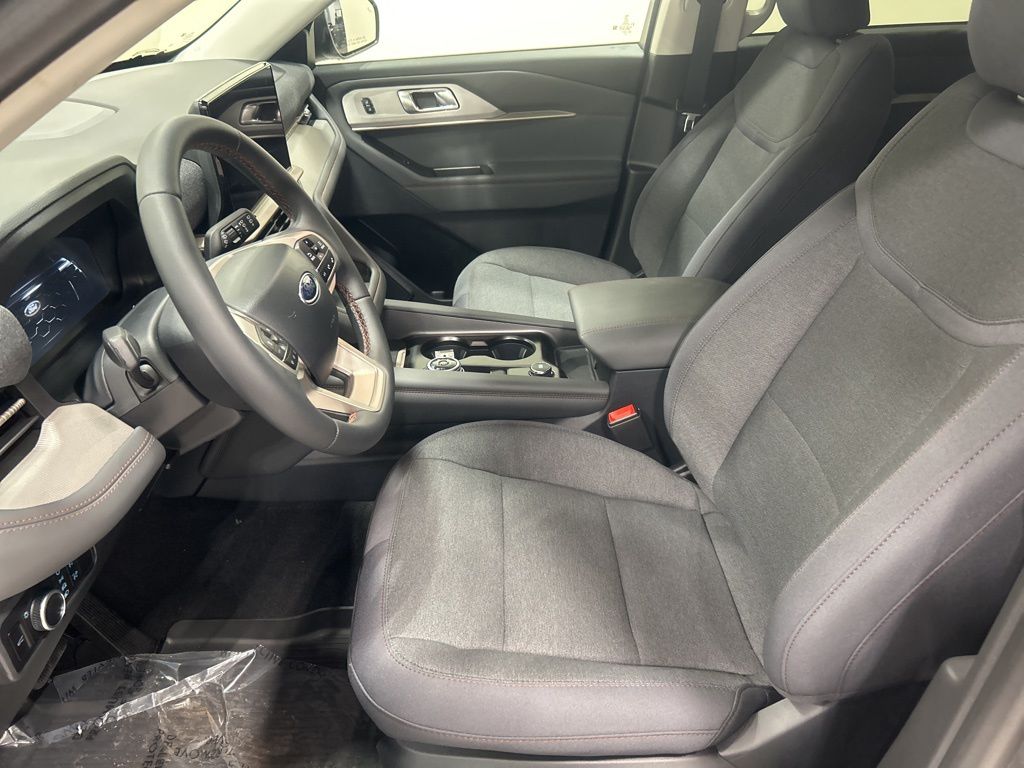 new 2025 Ford Explorer car, priced at $40,905