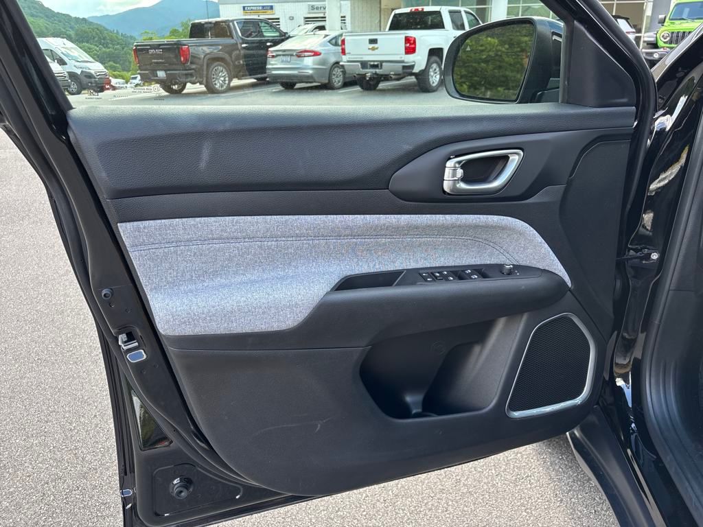 new 2025 Jeep Compass car, priced at $26,990