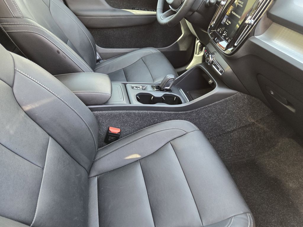 used 2021 Volvo XC40 car, priced at $22,862